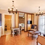 Petite Boutique Кешме