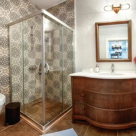 Petite Boutique Hotel 4*